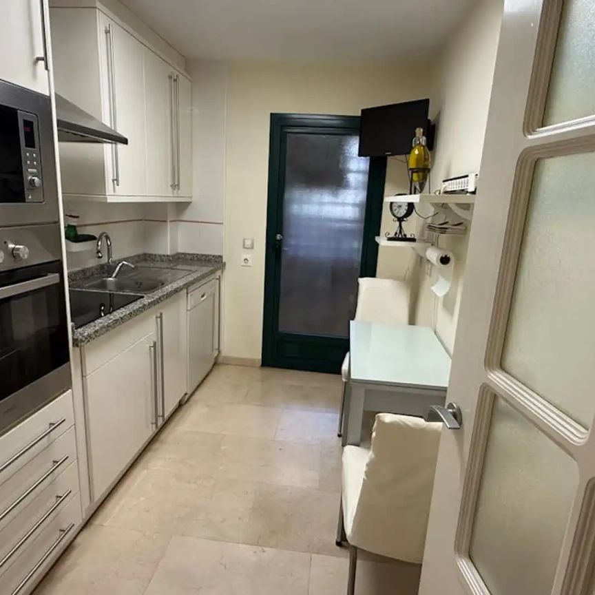 Piso de alquiler en C. Roma, Golf Bahía - Photo 1