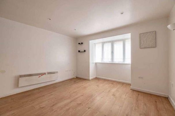 Upton Park, Slough, SL1 - Photo 1