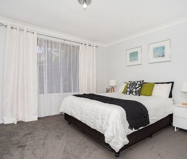 Three Bedroom House in Rutherford with Double Garage - Photo 6