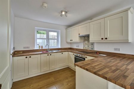 17 Lyle Road, Ballyholme, Bangor, BT20 5LU - Photo 3