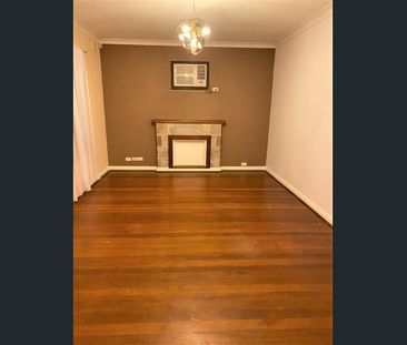 Large family home in a convenient location - Photo 1