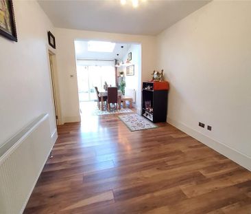 4 bedroom semi-detached house to rent - Photo 3