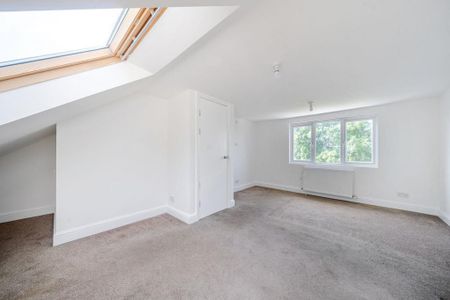 4 bedroom end of terrace house to rent - Photo 4