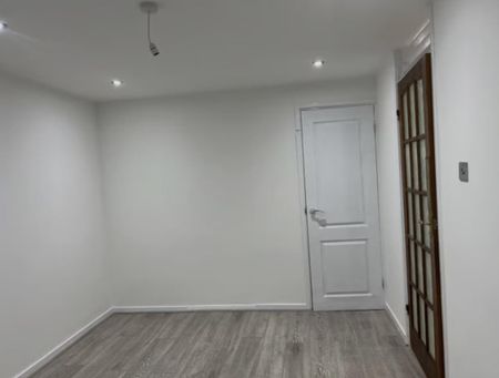 3 bedroom end of terrace house to rent - Photo 4