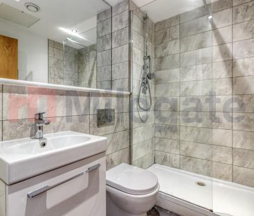 2 bedroom flat to rent - Photo 4