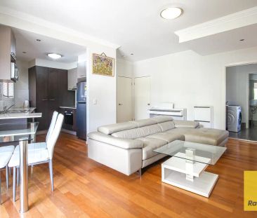 “Townhouse - Aircon - Courtyard” - Photo 1
