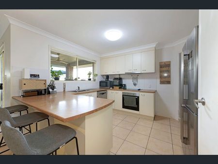 18 Keppel Crescent, Thabeban QLD 4670 - House For Rent - $650 | Domain - Photo 2
