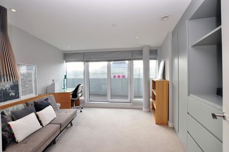 A stylish 2 bedroom apartment to rent in Bezier Apartments, - Photo 4