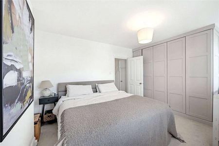 Stunning period home situated in the prestigious Strand on the Green. - Photo 4