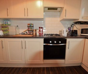 4 bedroom House in St Annes Road, Leeds - Photo 5