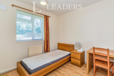 3 bedroom apartment to rent - Photo 2