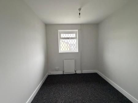 3 bedroom Terraced House To Let - Photo 3