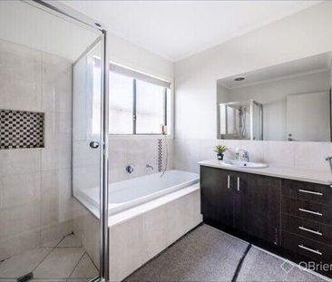 Cranbourne North - Photo 3