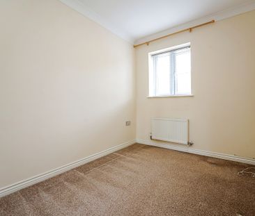 2 bedroom coach house to rent - Photo 2