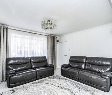 Catherine Close, Byfleet, West Byfleet, Surrey, KT14 7EZ - Photo 1