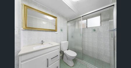 SPACIOUS ONE BEDROOM UNIT IN CONVENIENT LOCATION - Photo 3