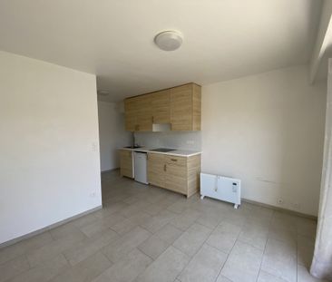 Location Appartement 1 pièce 21m² CAVALAIRE SUR MER 83240 - Photo 2