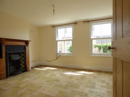 3 bedroom semi-detached house to rent - Photo 2