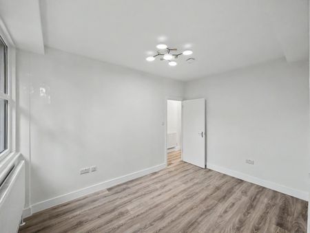 4 Bed Flat, Downs Road, E5 - Photo 3