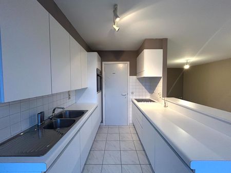 Instapklaar & centraal gelegen appartement met balkon te Roeselare! - Foto 3