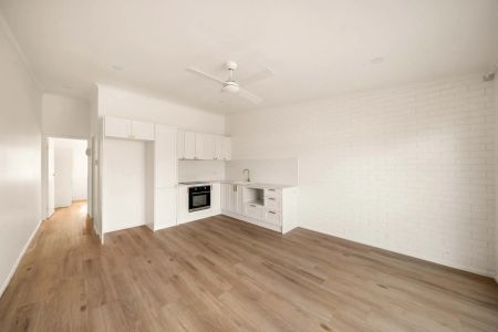 5/7 McNaughton Street, Redcliffe. - Photo 4