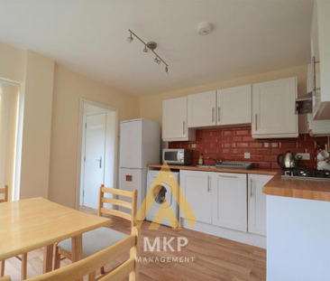 4 bedroom end of terrace house to rent - Photo 4