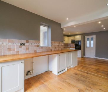 3 bedroom semi-detached house to rent - Photo 6