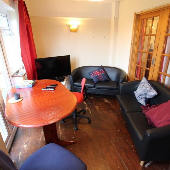 4 bedroom semi-detached house to rent - Photo 1