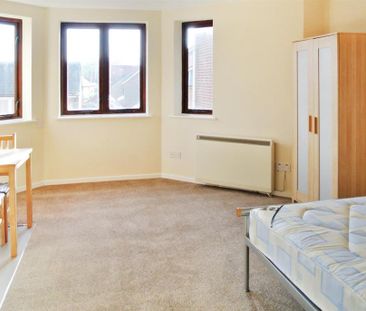 Studio to rent - Photo 1