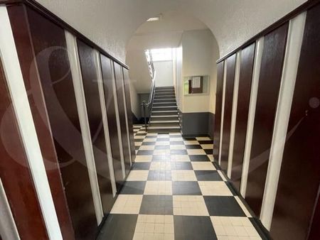 15 Quai du Cheval-Blanc, appartement de 4.5 pièces lumineux et traversant - Foto 5