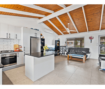 25 Enford Street, Hillcrest, Qld 4118 - Photo 3