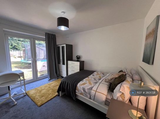 1 bedroom in a house share to rent - Photo 1