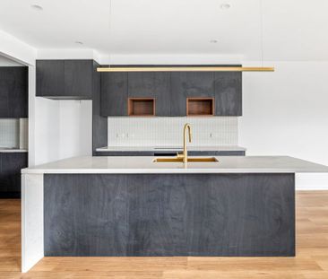 Near New 4 Bedroom Townhouse - Photo 4