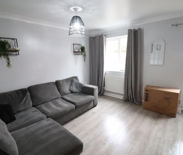 3 bedroom end of terrace house to rent - Photo 2