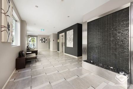 Stylish & Furnished 2 Bed 2 Bath - Photo 4