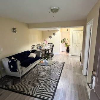 ****Walk-in 2 bedroom Suite **** - Photo 1