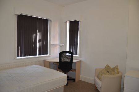 5 Bed Semi-Detached House, Marlborough Road, CV2 - Photo 2