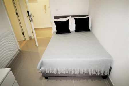 3 bedroom flat to rent - Photo 5