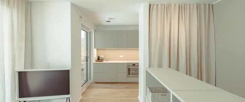 Exklusive Designer-Neubauwohnung mit XL-Balkon – vollmöbliert & sofort bezugsbereit - Foto 1