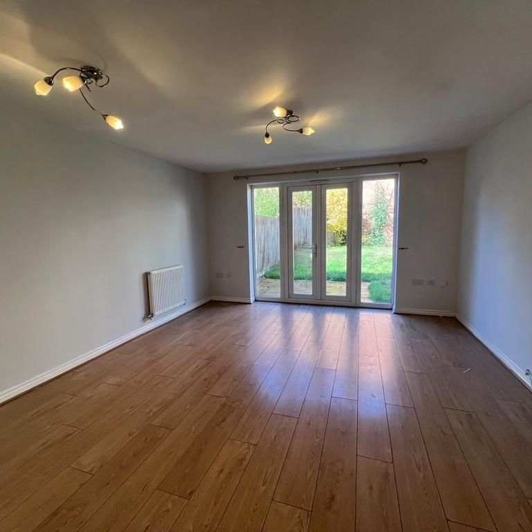 3 bedroom property to rent - Photo 1