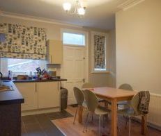 61 Headingley Avenue, Leeds, LS6 3ER - Photo 4