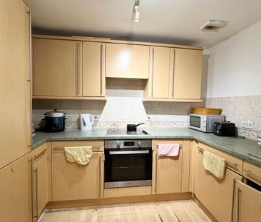 1 bedroom in a flat share to rent - Photo 4