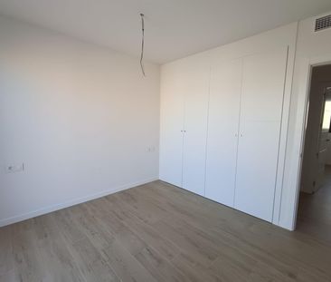 Ático de alquiler en Los Guindos - Parque Mediterráneo - Santa Paula - Photo 2