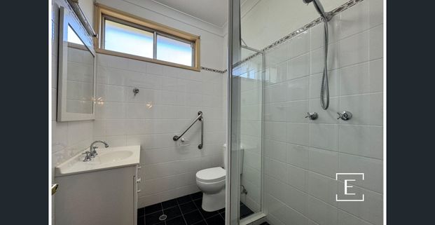 SPACIOUS 3 BEDROOMS FAMILY HOME! - Photo 1