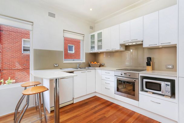 Spacious Two-Bedroom Apartment in the Heart of Monterey - Photo 1