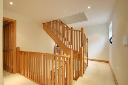 Kingshill Way, Berkhamsted - Photo 2