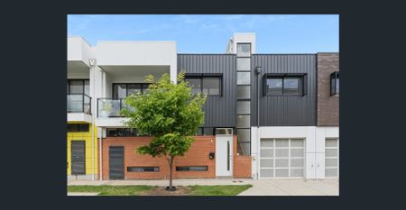 Light-Filled Three-Bedroom Loft Home in a Prized Location - Photo 2