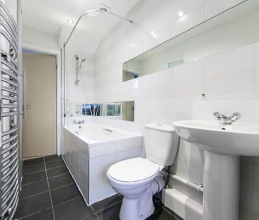 Chiswick Terrace, Leeds - Photo 1