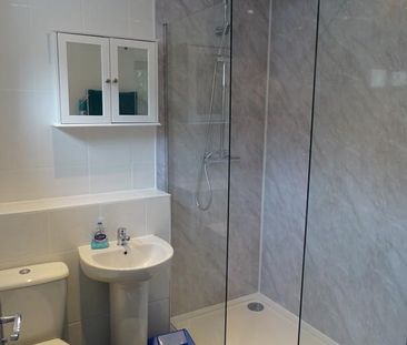 4 bedroom terraced house to rent - Photo 2