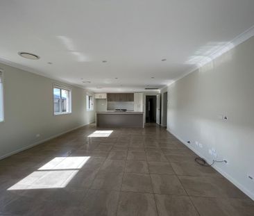 Luxurious & Large Home! - Photo 6